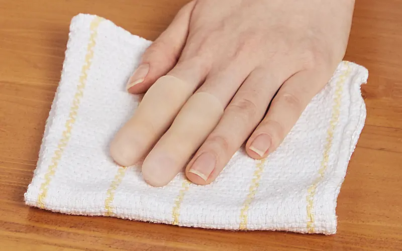 目立ちにくいクリアベージュ